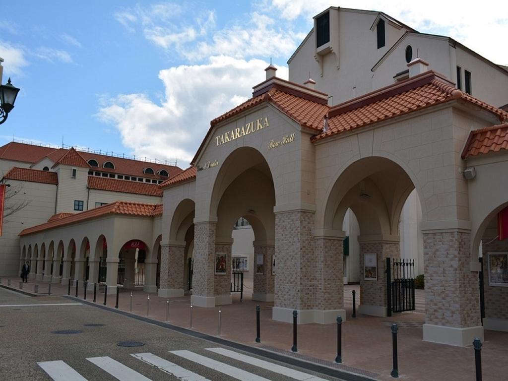 Takarazuka Hotel Luaran gambar