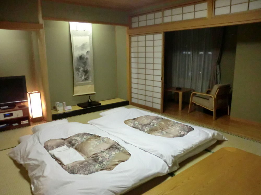 Takarazuka Hotel Luaran gambar